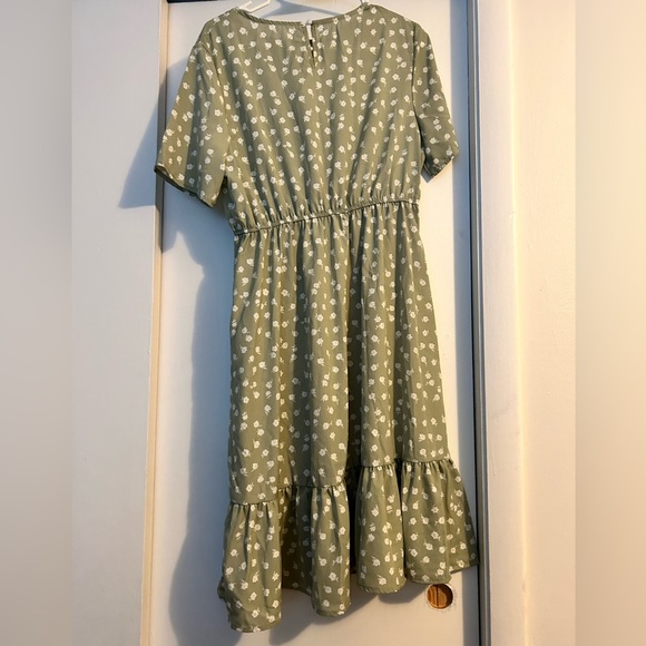 SHEIN NWT Ditsy Floral Green Dress - Picture 1 of 6